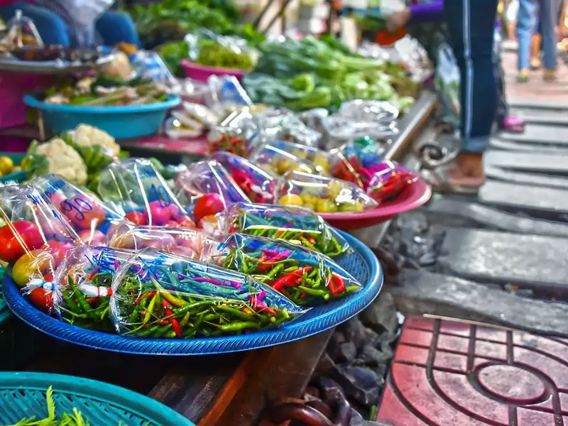 Maeklong Railway Market & Damnoensaduak Floating Market
