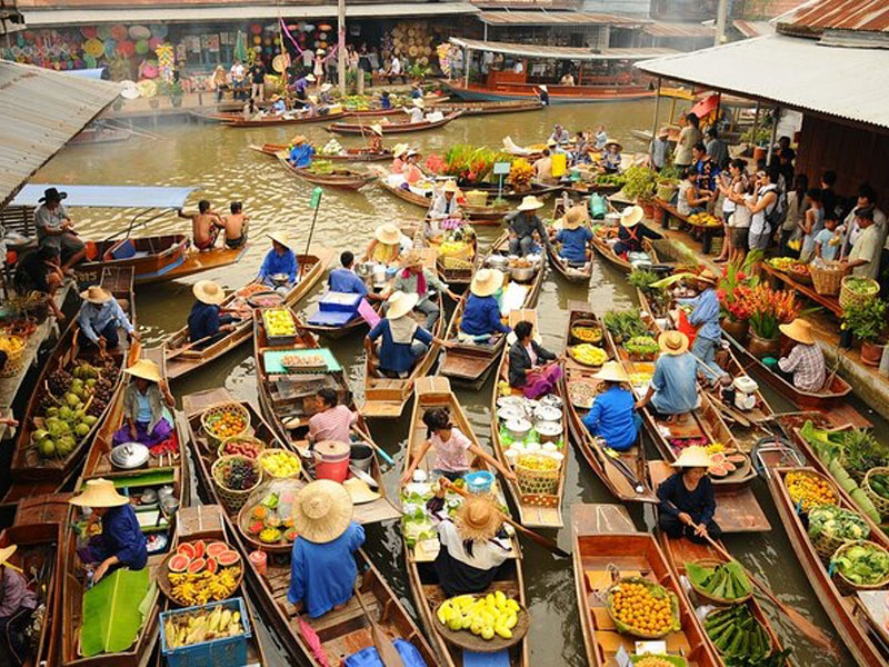 Maeklong Railway Market & Damnoensaduak Floating Market