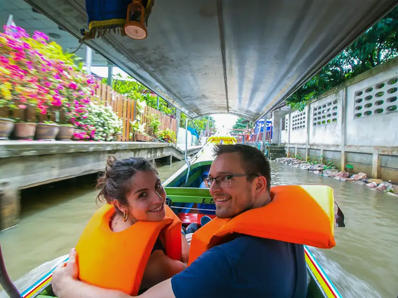 Maeklong Railway Market & Damnoensaduak Floating Market