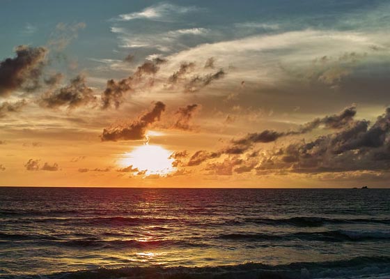 Phi Phi Sunrise Tour by Speed Boat