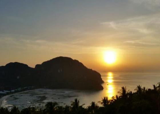 Phi Phi Sunrise Tour by Speed Boat