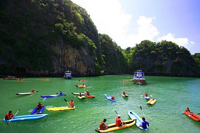 Phang Nga Bay by Big Boat James Bond Island