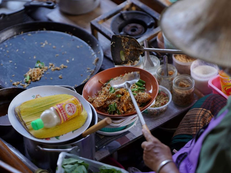 Maeklong Railway Market, Floating Market and Ayutthaya Tour