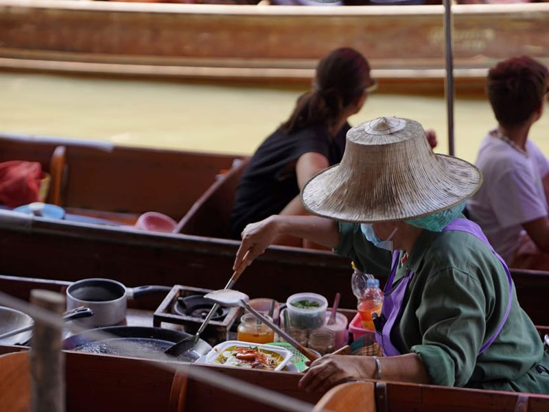 Maeklong Railway Market, Floating Market and Ayutthaya Tour
