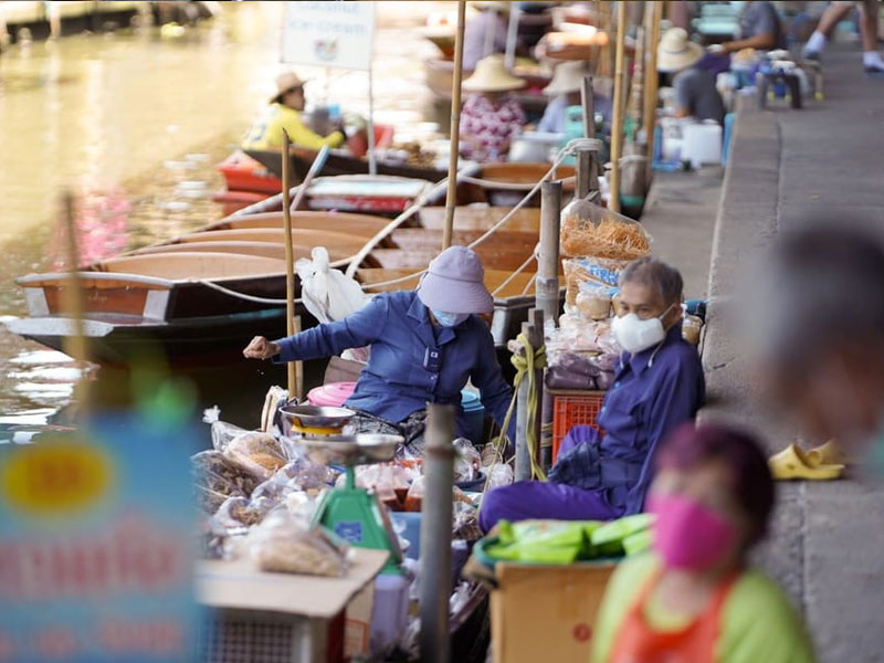 Maeklong Railway Market, Floating Market and Ayutthaya Tour