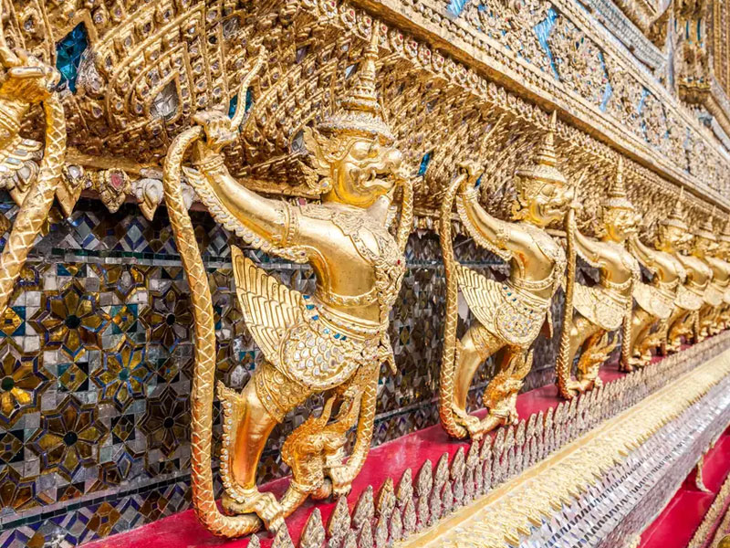 Bangkok Serenity Walk: Grand Palace to Wat Arun