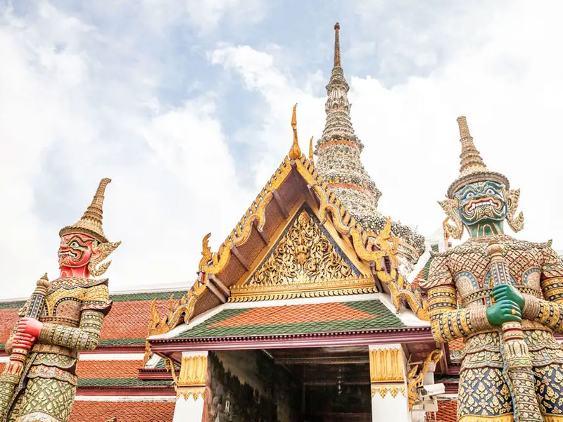 Bangkok Serenity Walk: Grand Palace to Wat Arun