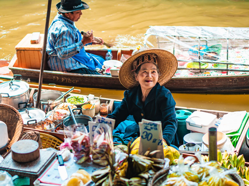 Maeklong Railway Market & Damnoensaduak Floating Market
