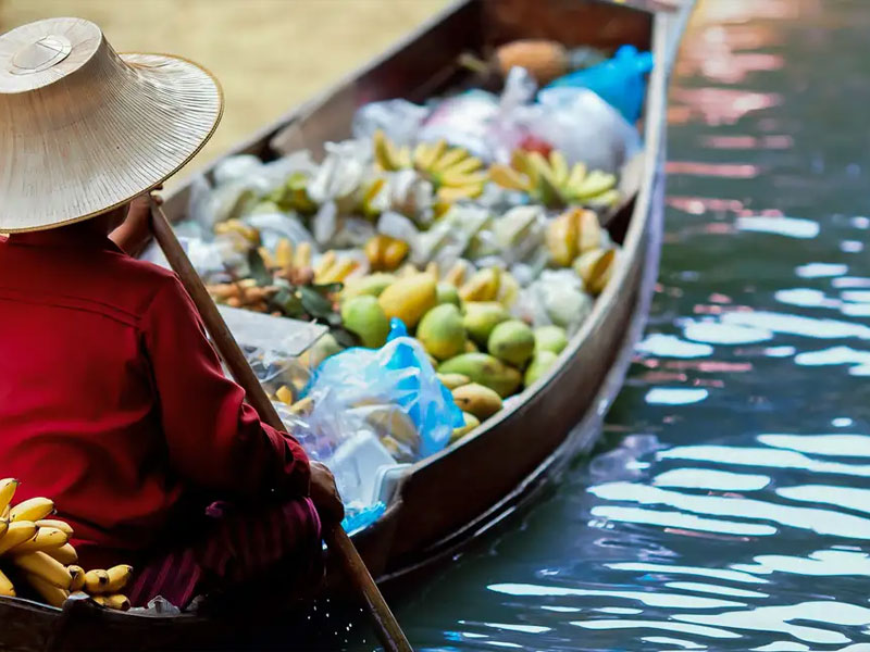 Maeklong Railway Market & Damnoensaduak Floating Market