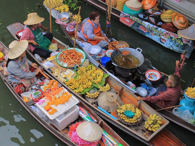 Maeklong Railway Market & Damnoensaduak Floating Market