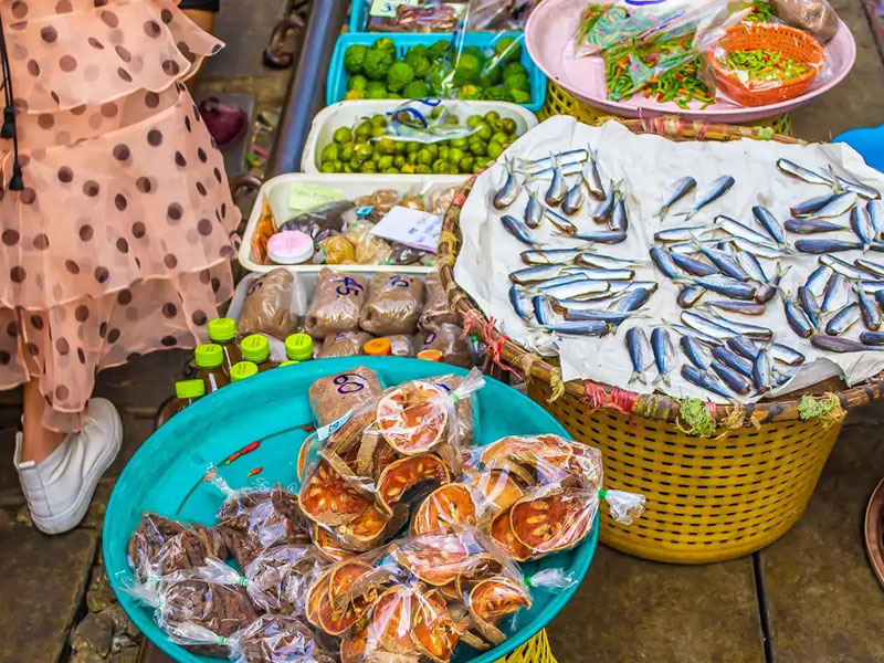 Maeklong Railway Market & Damnoensaduak Floating Market
