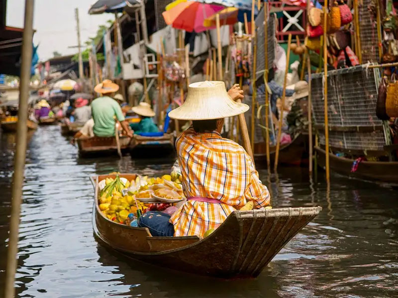 Maeklong Railway Market & Damnoensaduak Floating Market