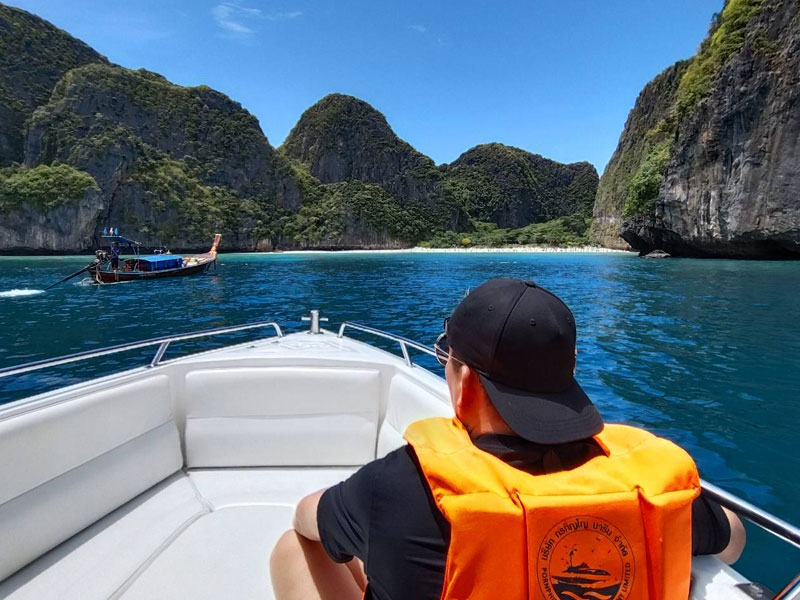 Phi Phi Sunrise Tour by Speed Boat