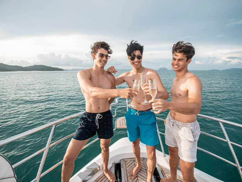 Private Tour by Modern Flybridge Yacht